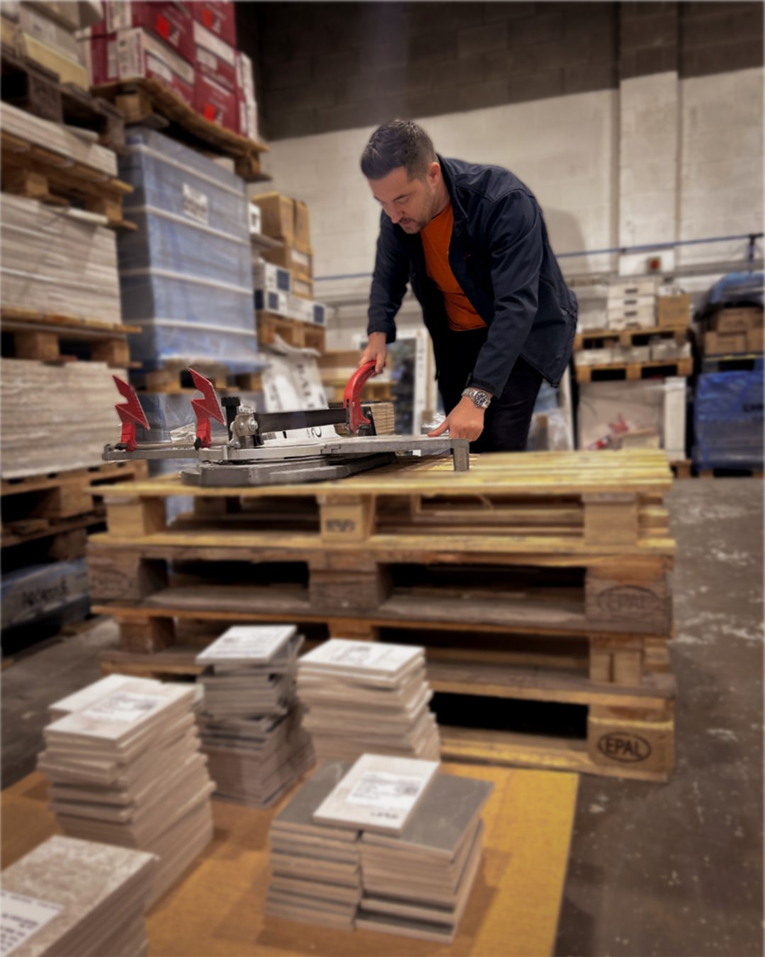 Where does quality really begin?
Long before installation, time is spent preparing, cutting and refining samples.
It’s the quiet part of the process, but where consistency and care are established.
#architile #tilecutting #behindthescenes #designprocess #bts