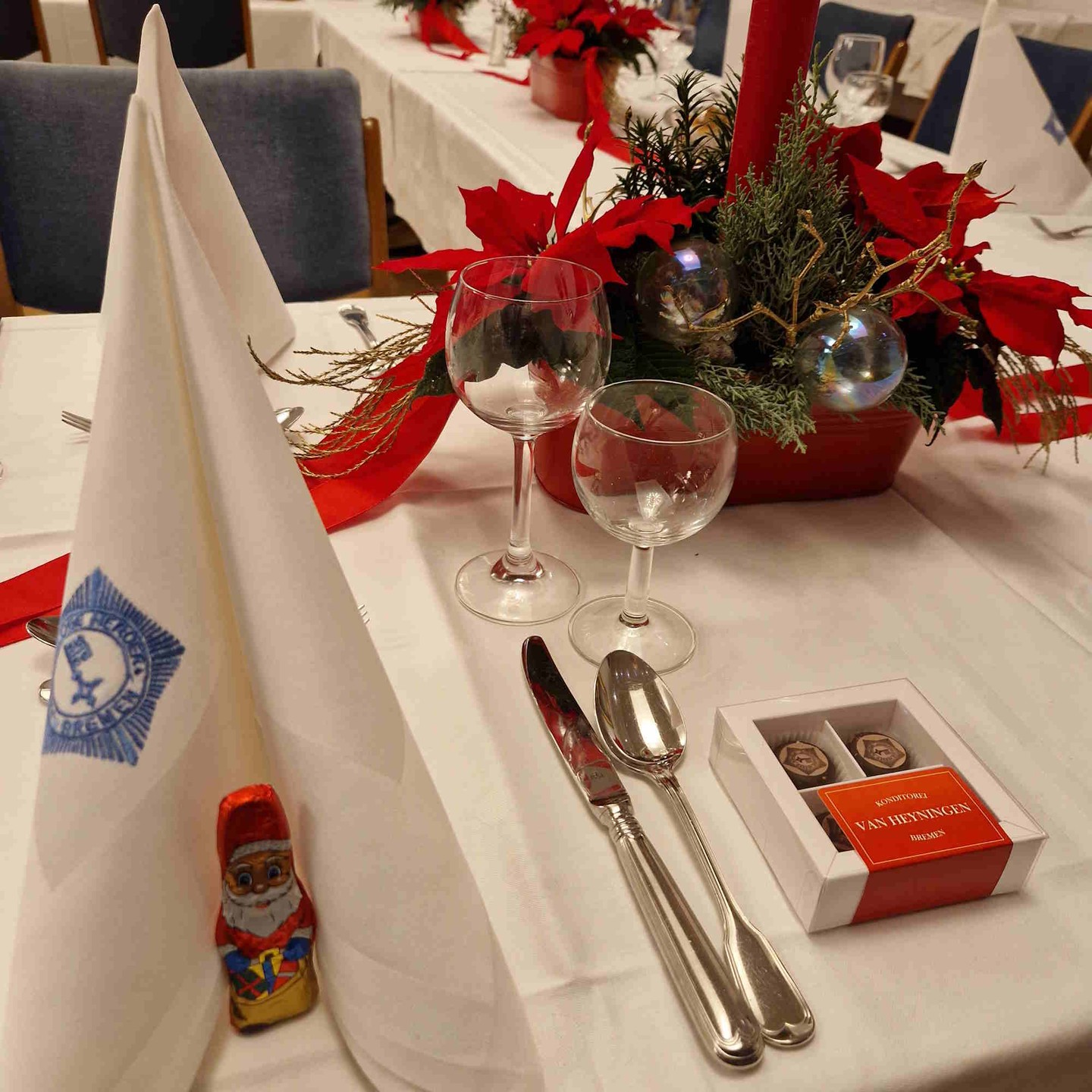 Im Dezember fand unsere #Weihnachtsfeier statt. Dieser Monat bietet sich einfach dafür an. Natürlich waren unsere #Damen und #Witwen mit dabei. #Livemusik und ein gutes #Essen vervollständigten unsere Weihnachtsfeier.
#freimaurer #freemason #freimaurerbremen #bremerlogenhaus #bruderkette #selfcare #selbsterkenntnis #sinnbild #bremen #Freimaurerei #Weihnachten #christmas #freimaurerlogeherder