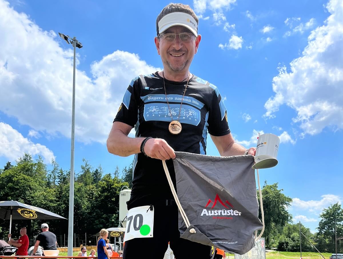 Herzlichen Glückwunsch an all unsere Sportler inklusive Kids die an diesem heissen WE alle mega abgeliefert haben🤩😎🥳 Beim Büscherltrail konnten sich alle Starter über einen Stockerlplatz freuen💪🏼👍
Gratuliation an unsere 🐉Triathleten Jürgen,Tom und Michi die auf der olympischen Distanz bestens abgeliefert haben!! Gratulation und Dank an unsere Bayronman-Staffel mit Apollo, Franz und Dominik🏊🚴🏻🏃🏻➡️🥳🙏🤩
Ein grossartiges Sportwochenende für Bayronman💪🏼 erholts eich guad- Countdown fürn U.TLW😅😉🍀