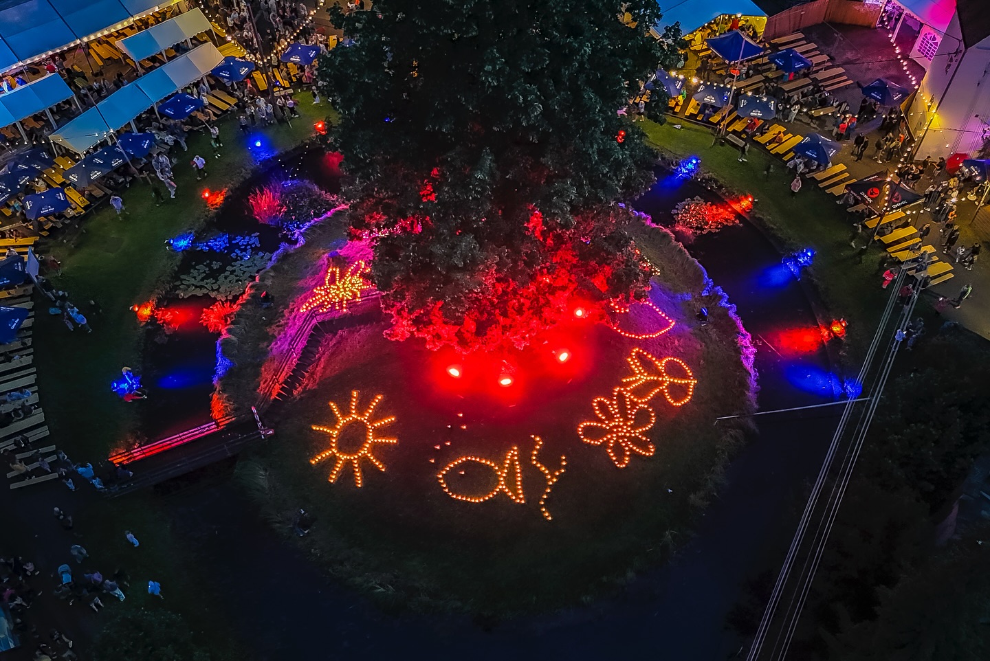 Wir möchten herzlich Danke sagen allen die dazu beigetragen haben, unser Lichterfest am Inselweiher zu einem vollen Erfolg zu machen. 🎆🎇🎆
Unser Dank gilt vor allem der @gartenbau_neumair, @toepferbabywelt , @4voices_kultzudritt_ , Bäckerei Dedler mit Inhaber Thorsten Arbter, @veranstaltungstechnik_notz , @metzgerei_hoebel und @hausmetzgerei_unsoeld , dem @weingutdreikoenigshof aus Kempten, Bingen am Rhein, der Brauerei @zoetlerbier, @hauser.getraenke.aichstetten und Forum @dietmannsried.de.
Bedanken möchten wir uns auch bei allen Nachbarn im Umkreis des Inselweihers.
Ein ganz besonderes Dankeschön geht an alle Besucher des Lichterfestes! Wir hoffen, es hat Ihnen gut gefallen und freuen uns auf das nächste Mal! 🎉🎉🎉