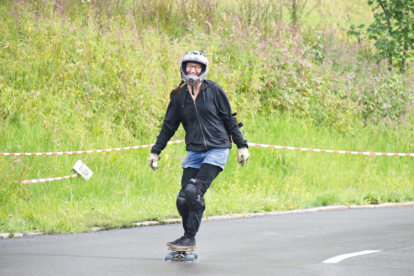 After weeks and months of intense planning, organizing and preparing it finally happened: For the first time in downhill skating history we closed down our Freiburg house mountain, Schauinsland, for a downhill skateboarding Freeride event. Considering it (one of) the longest event tracks ever, it presented us with immense safety challenges to clear and secure a 12km road. This put our meticulously designed safety concept on the test bench.
.
We wanted to start right after the bicycle event and we were right on time when the weather decided otherwise. Half an hour of intense thunder and hailstorm left our riders fleeing into the woods and some of our stationary Marshalls putting up there shelter pavilions in the middle of the raging chaos.
.
So with a small delay and some wet clothes we were able to start the Freeride. Of course we had multiple difficulties in the following hours but our well trained Marshall team and @studio.konstantin.thomas as our head of radio communications with nerves of steel, handled every demanding situation with calm and professionalism.
.
Seeing our riders lifting up there helmet visors revealing smiling happy faces underneath rewarded us every run.
.
In the last picture you see me skating through the last hairpin during the bonus run as the last rider of the event which felt like a true honor and perfect closing to an overall successful and injury-free event.
.
.
📸 1,2,4,5,8,9,10,11,13,14,15 Henning Stark
📸 3,6,7,12 @photoluky 
📸 16 @klangreiter 
📸 17,18,19 @fla4.2 
📸 20 @speedy_gonzales_77 
.
.
#worldsfirst #downinsländ2025 #schauinsland #freiburgfreeridecrew #freiburgerlongboardverein #flbv #skateevent #12km #gondolafreeride #downhillskateboarding #downhilllongboarding #makedhskatinggreatagain #communitybuilding