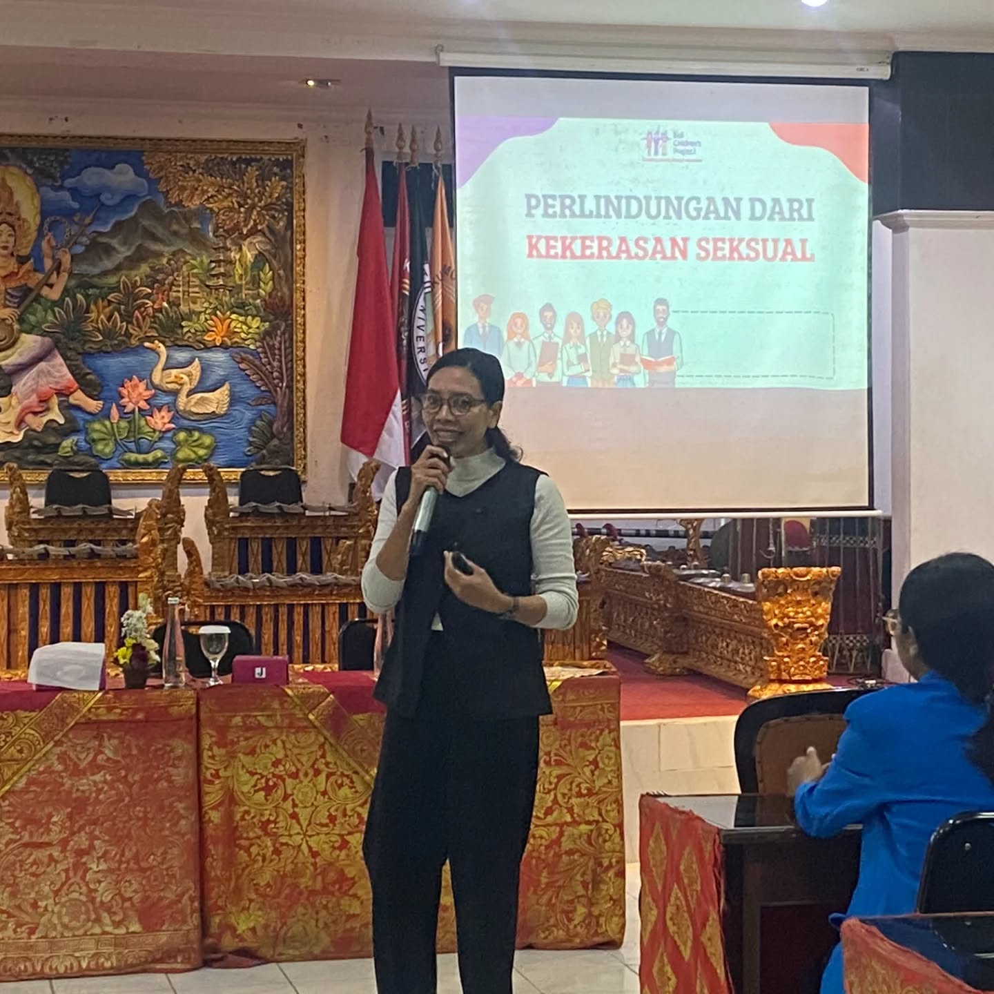 ✨ Empowering the Next Generation of Educators ✨
Last week, in partnerhsip with @universitasdwijendra we were able to provide training in Child Protection to 48 trainee teachers.
Soon to be teachers, training at this level is important as it gives them the ability to understand and deliver child protection topics in school.
Whilst there has been a push for Child Safety in Indonesia, it is still not part of the formal curriculum.
Our program focuses on building capacity amongst Indonesia's existing and future teachers through free training models.
Along with workshops, online events, teachers handbooks, animated videos to aid learning and an online educational portal, the Child Protection program offers a sustainable way for teachers to develop, for free.
Our thanks to The Mel Wolf Foundation who have kindly funded this program in 2025.
Visit our website to find out more about how we work to proactively protect children from abuse.