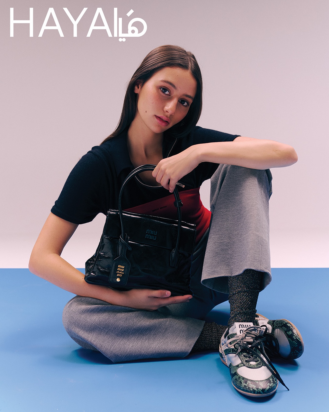 #NextGenLuxe
"الموضة بالنسبة لي وسيلة للتعبير عن شخصيتي. ما أرتديه يعكس أسلوب حياتي ويؤثر على مزاجي وطريقة تعاملي. أحب الإطلالات المميزة والغريبة قليلاً، لكن الأنيقة والبسيطة، فهذا برأيي جوهر الأناقة الراقية." هذا ما قالته لنا نجمة غلافنا الممثلة الشابة لينا صوفيا بن حمّان، خلال حوارها معنا! زوري موقعنا واكتشفي كل التفاصيل!@linasophiabenhamman @miumiuرئيسة التحرير: @sima.maalouf
إدارة فنيّة وستايلست: @sana_jamalii
إعداد: @dinazeddine
تصوير: @fouadtadros
مساعد في التصوير:  @jeffrey_zamora15
شعر ومكياج: @ivathegirl
ادارة الاعمال: @mad_solutions
انتاج: @tintin.kai(Haya Magazine, Lina-Sophia Ben Hamman, Miu Miu)