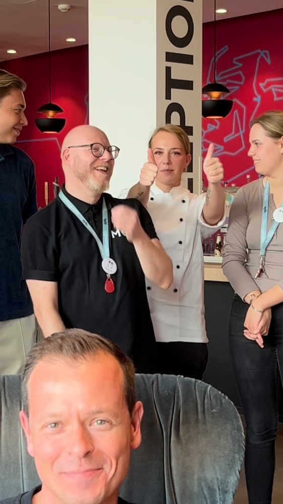 Unser Manager Pio im großen Kollegen-Quiz:
Weiß er wirklich, wer den meisten Kaffee trinkt, immer mit Snacks ausgestattet ist oder wer alle Geburtstage im Blick hat? ?
Teil 3
#sylc #quiz