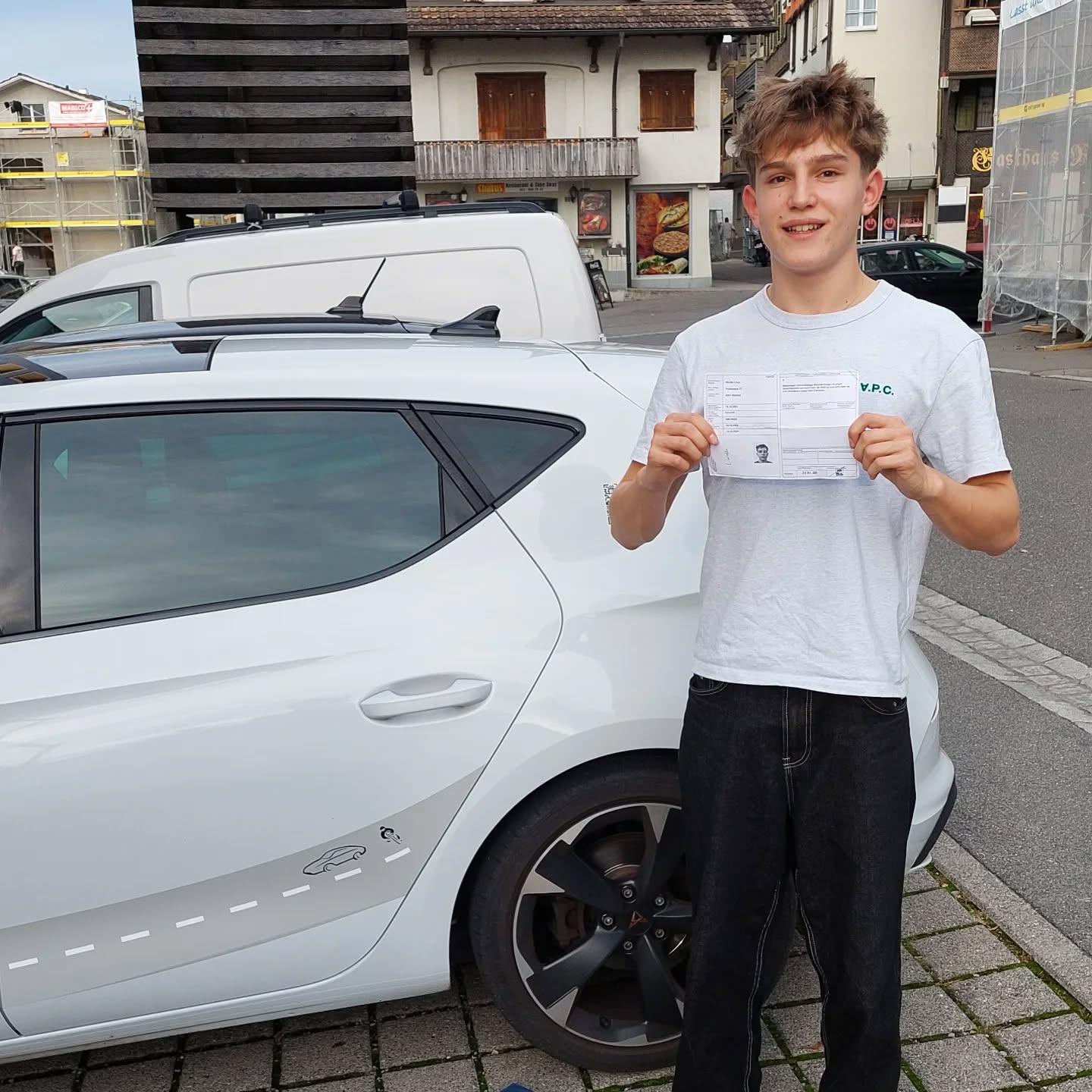 Bravo Linus
Wir wünschen dir viel Spass und unfallfreie Fahrt.