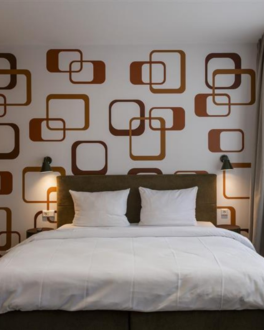 Schlicht, modern, funktional.
Bei uns ist Design nicht nur schön, sondern auch praktisch. Genau das, was du nach einem langen Tag in der Hamburger City brauchst.
#weileseinhubist #design