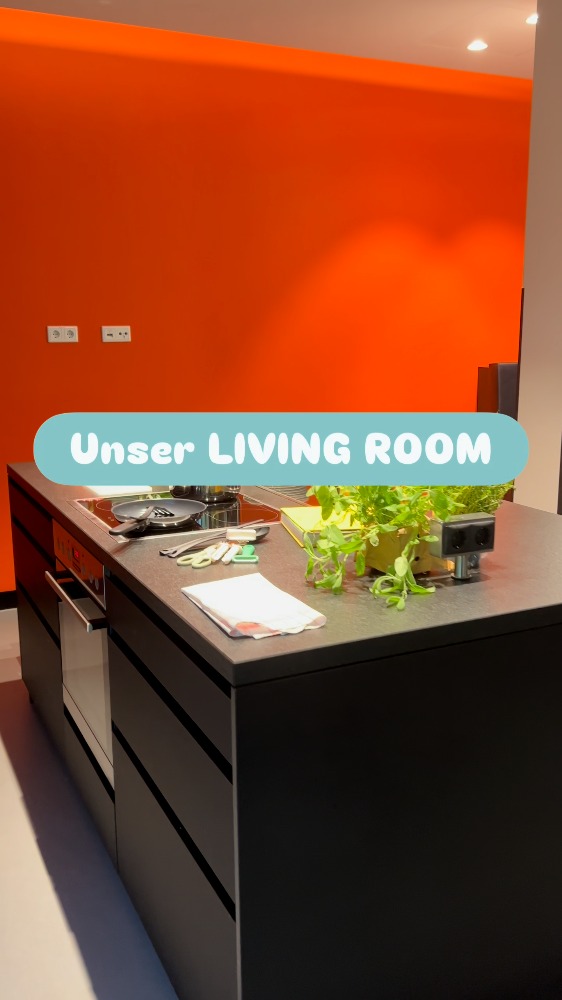 Dein Event. Dein Space. Dein sylc. ?
Unser LIVING ROOM ist mehr als nur ein Raum. Er ist die Location für Veranstaltungen, Tagungen und Workshops jeder Art. ??
Ob Business-Meeting, Team-Event oder Afterwork-Küchenparty – hier ist alles möglich.
✅ Snack- & Kaffee-Pausen nach Bedarf
✅ Eigene Küche für Koch-Sessions oder lockere Afterwork-Runden
✅ Gemütliches, modernes Ambiente für produktive Stunden & entspannte Abende
? Interesse? Dann schreib uns einfach eine DM und wir machen dein Event im sylc. Apartmenthotel möglich!
#sylc #livingroom #meetinglocation