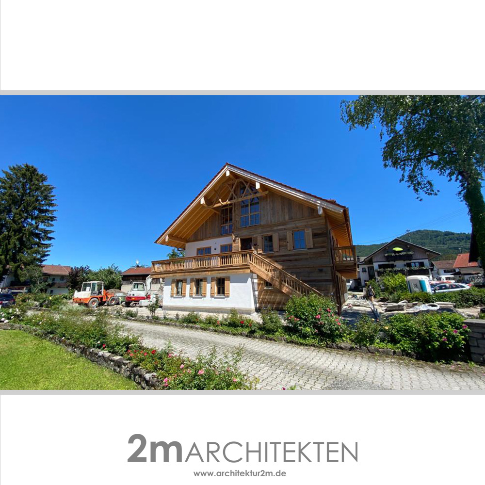 Noch ein Rückblick auf ein eher nicht alltägliches Projekt für uns, das allerdings ebenso sehr großen Spaß gemacht hat.
Dieses Jahr wurde dieses bayrische Landhaus fertiggestellt.
Welche Herausforderungen und Aufgaben es hier zu meistern galt, zeigen wir im nächsten Post.
#2marchitekten #architektur #architektboeblingen #architekturboeblingen #architektböblingen #architekturböblingen #wohnbau #architekturfotografie #architecture #architecturelovers #realestate #architecturephotography #architecturedaily #archilovers #baustelle #holzgerlingen #altdorfbeiböblingen #sindelfingen #boeblingen #schoenaich #stuttgart #realestatestuttgart #realestateinvesting #projektentwicklung #2mpgmbh #einfamilienhaus #mehrfamilienhaus #architektenhaus #archicad #archicaddesign