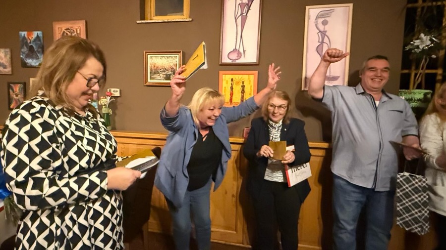 Seit ĂĽber 30 Jahren bei WILD Connect! Wir sind unglaublich stolz auf Euch:
Barta CsabánĂ©, BudainĂ© Tuza TĂmea, JĂłzsánĂ© TĂłth Krisztina, Matula IldikĂł und Vernyik Zoltán. Euer Engagement, Eure Loyalität und Eure Leidenschaft prägen WILD Connect seit Jahrzehnten. Vielen Dank fĂĽr Eure Treue – auf viele weitere gemeinsame Jahre! đź’™
Over 30 years with WILD Connect! We are incredibly proud of you: Barta CsabánĂ©, BudainĂ© Tuza TĂmea, JĂłzsánĂ© TĂłth Krisztina, Matula IldikĂł and Vernyik Zoltán. Your dedication, loyalty and passion have shaped WILD Connect for decades. Thank you for your commitment – here’s to many more years together! đź’™
Több mint 30 éve a WILD Connectnél! Mérhetetlenül büszkék vagyunk Rátok:
Barta CsabánĂ©, BudainĂ© Tuza TĂmea, JĂłzsánĂ© TĂłth Krisztina, Matula IldikĂł Ă©s Vernyik Zoltán. ElkötelezettsĂ©getek, hűsĂ©getek Ă©s szenvedĂ©lyetek Ă©vtizedek Ăłta formálja a WILD Connectet. KöszönjĂĽk a kitartásotokat – mĂ©g sok közös Ă©vre egyĂĽtt! đź’™
#30 #years #wild #connect #great