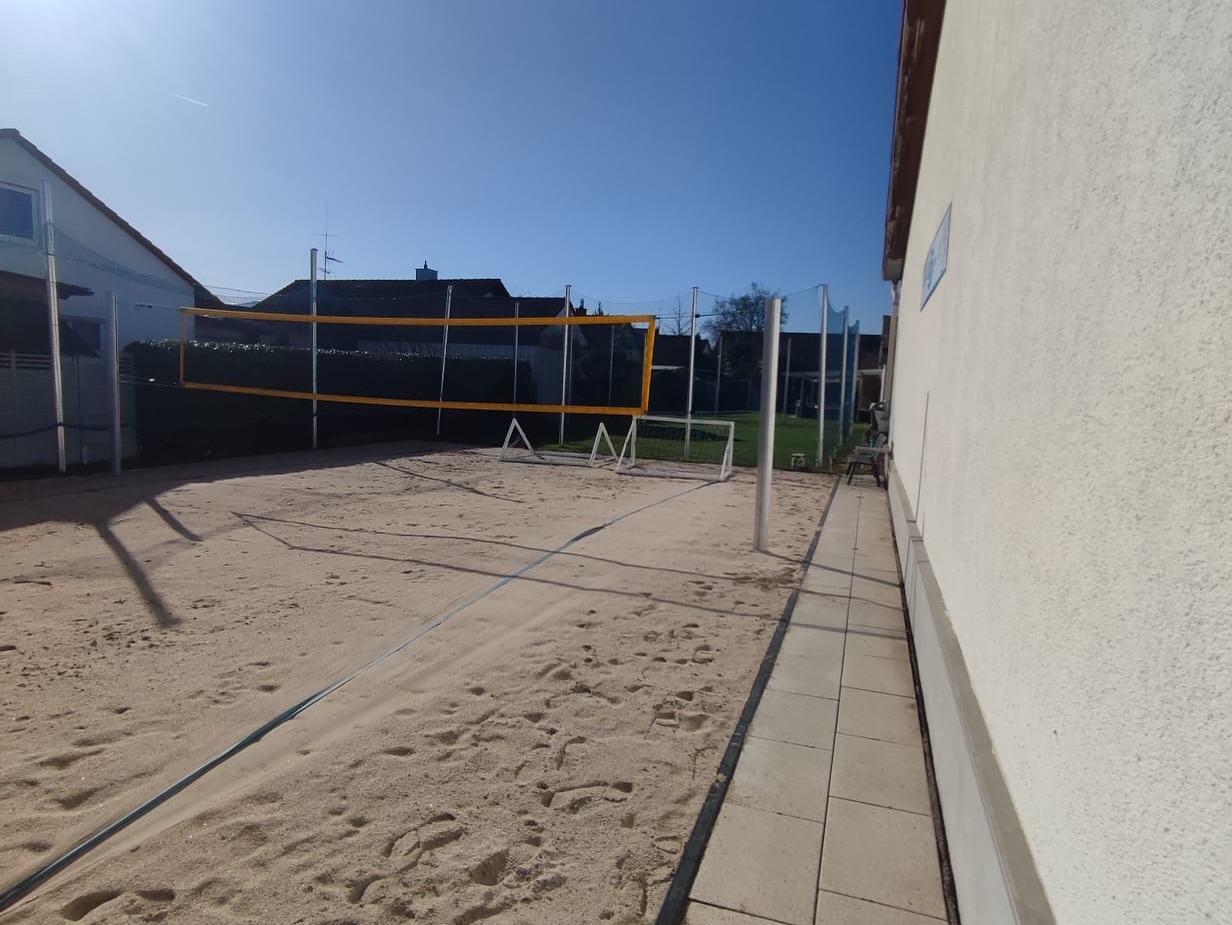 Lara hat diese Woche ein spannendes Praktikum bei WILD absolviert und dabei viele wertvolle Eindrücke gesammelt. Von ersten Einblicken in die Arbeitsabläufe bis hin zum Kennenlernen des Teams – es war eine Woche voller neuer Erfahrungen, Inspiration und spannender Momente.
Danke fĂĽr dein Engagement, Lara! Wir freuen uns, dass du Teil unserer Woche warst. đź’™
Lara completed an exciting internship at WILD this week and gained many valuable insights. From first glimpses into the workflows to getting to know the team – it was a week full of new experiences, inspiration, and exciting moments. Thank you for your commitment, Lara! We are glad that you were part of our week. 💙
Lara ezen a héten egy izgalmas gyakorlatot végzett a WILD-nál, és sok értékes tapasztalatot szerzett. Az első betekintésektől a munkafolyamatokba a csapat megismeréséig – egy hét volt tele új élményekkel, inspirációval és izgalmas pillanatokkal. Köszönjük az elkötelezettségedet, Lara! Örülünk, hogy része voltál a hetünknek. 💙
#Praktikum #WILD #Teamwork #Einblicke