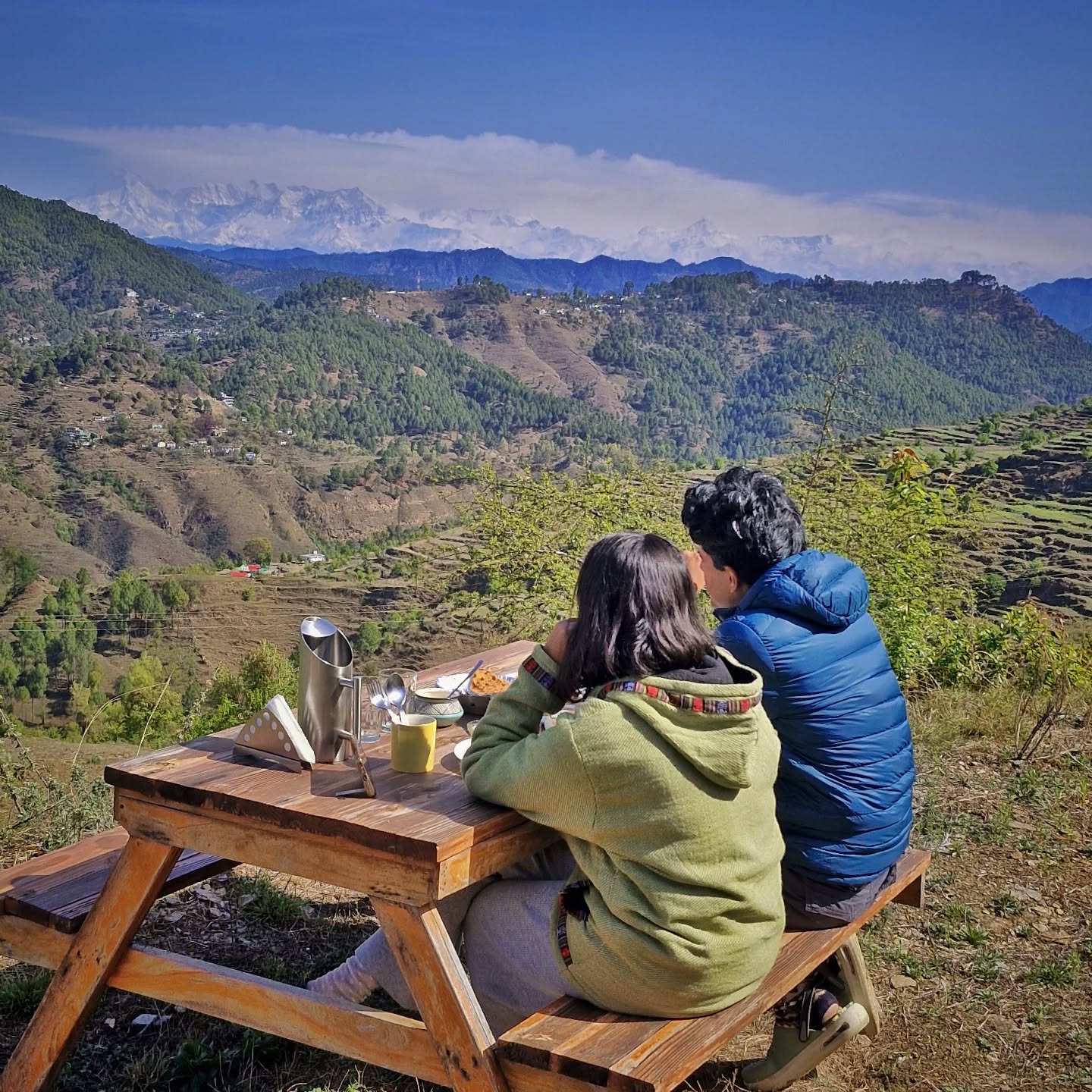 It's always nice to have the Himalayas put on a show before they go into hibernation for the whole of summer.
--
#earthhome #boutiquehotel #livinaNayalap #weekendgetaway #kumaon
