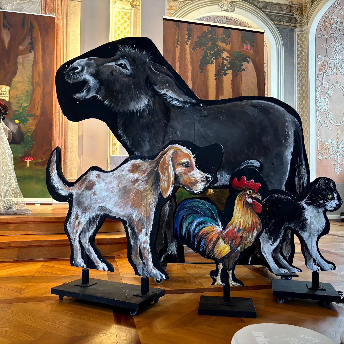 🎶🐴🐶🐱🐓
Die Reise kann beginnen…
Unsere vier tierischen Freunde sind bereit und bringen die Geschichte der Bremer Stadtmusikanten als musikalisches Märchen auf die Bühne – mit viel Klang, Fantasie und Herz ✨
Kommt mit uns auf ein Abenteuer voller Mut, Freundschaft und Musik!
📍 Termine:
16.04.2026 | 10:00
Pirmasens, Festhalle
17.04.2026 | 10:00
Ludwigshafen
(Schulvorstellung)
18.04.2026 | 15:00
Ludwigshafen
09.05.2026 | 14:30
Seißen, Mehrzweckhalle
Wir freuen uns auf euch – kleine und große Zuhörer:innen 🧡
#märchenkonzert #bremerstadtmusikanten #kinderkonzert #familienkonzert #marutiquintett musikfürkinder livekonzert klassikfürkind