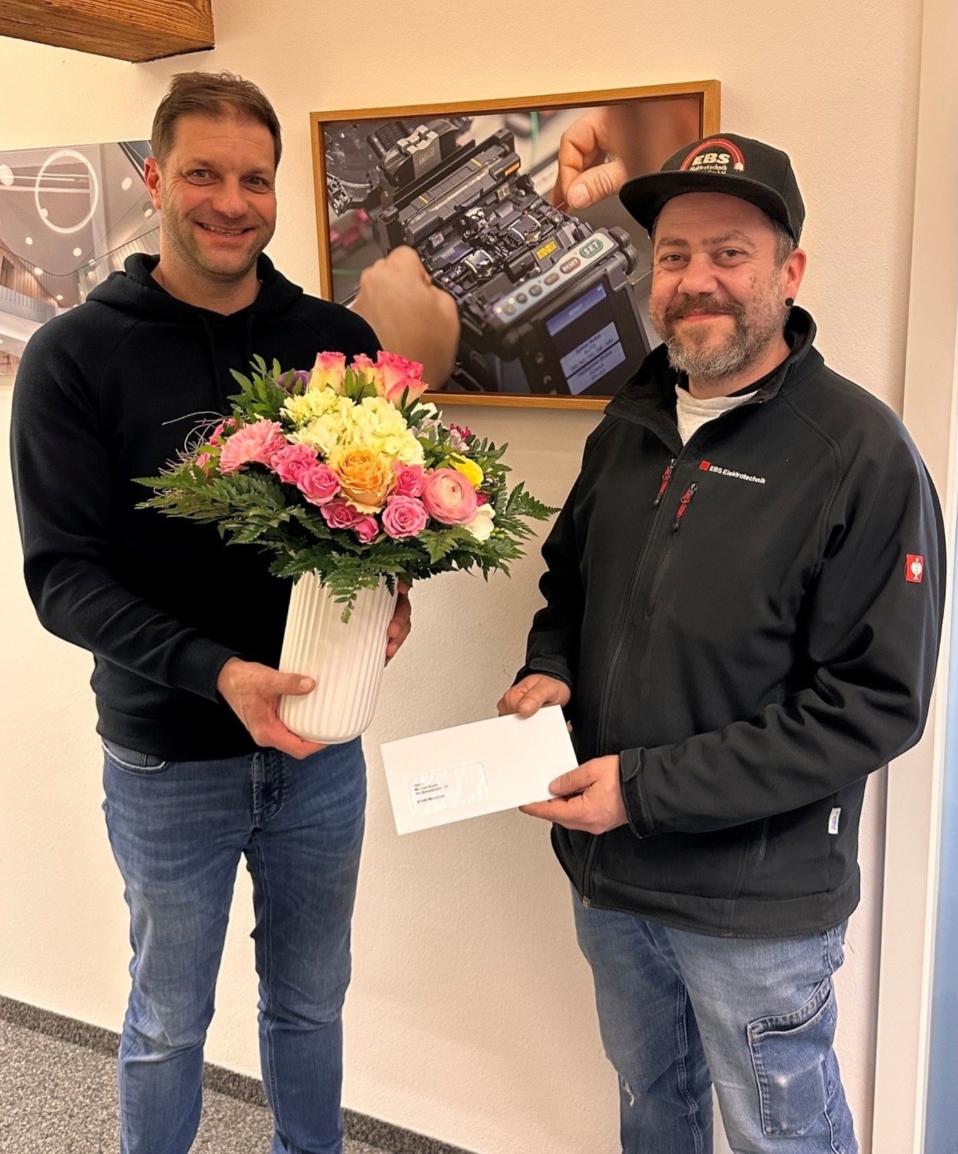 15 Jahre Betriebszugehörigkeit! 🎉
Herzlichen Glückwunsch zum 15-jährigen Betriebsjubiläum, lieber Markus Kunz. Vielen Dank für deinen Einsatz, deine Zuverlässigkeit und Zusammenarbeit über all die Jahre.
Wir freuen uns auf viele weitere gemeinsame Jahre!