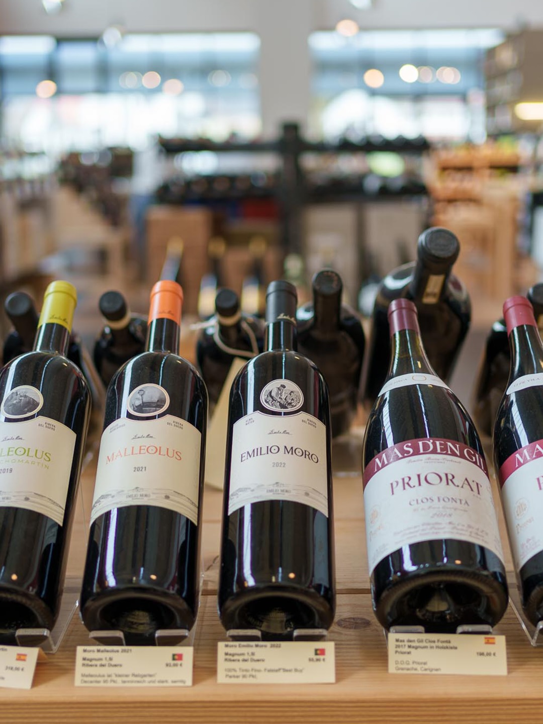 Genussmomente beginnen bei unserem Mitglied @bevandawein in Dornbirn🍷
Mit einer feinen Auswahl an erlesenen Weinen und kulinarischen Spezialitäten lädt BEVANDA dazu ein, neue Geschmäcker zu entdecken und besondere Momente bewusst zu genießen.
Ein Ort für Weinliebhaber, Feinschmecker und alle, die Qualität und Genuss schätzen 🤝✨