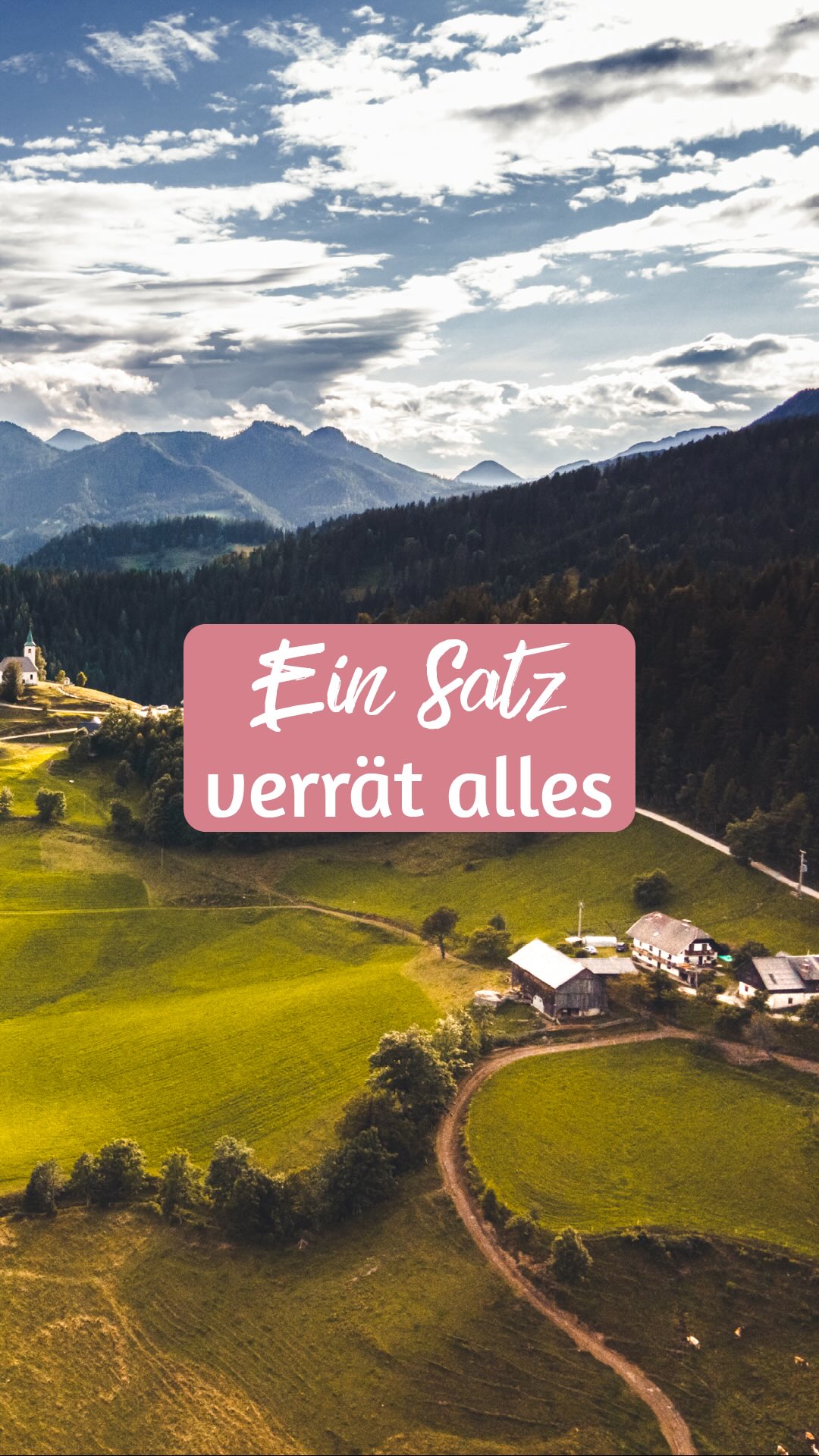 Ein einziger Satz. Und ich weiß:
Da musste jemand viel zu früh stark sein.
„Ich darf gar nicht schwach sein, sonst bricht alles auseinander.“
Manchmal ergänzt von:
„Ich komm schon klar.“
„Ich will keine Umstände machen.“
„Ich war immer die Vernünftige.“
„Ich brauch nicht viel.“
Sie wirken leise.
Ohne Drama.
Aber zwischen den Zeilen erzählen sie etwas anderes:
Ein Leben voller Selbstüberforderung. Menschen, die früh gelernt haben zu funktionieren — für andere stark zu sein.
Sie haben gelernt:
Schwäche ist gefährlich.
Bedürfnisse sind Luxus.
Menschen, die viel tragen – für andere, für die Familie, im Job. Aber kaum Raum haben, selbst gehalten zu werden.
Viele dieser Menschen sind heute leistungsfähig,
verantwortungsvoll, hilfsbereit.
Und tief innen müde.
Erschöpft.
Leer.
Abgeschnitten von den eigenen Bedürfnissen, weil es einmal lebenswichtig war, sie nicht zu spüren.
Und die alten Sätze wirken weiter:
„Ich darf nicht schwach sein.“
„Ich muss es alleine schaffen.“
„Ich will niemandem zur Last fallen.“
Wenn du dich darin erkennst:
Du bist nicht falsch.
Du hast überlebt.
? Kommentiere „Stark“ und ich melde mich bei dir.
