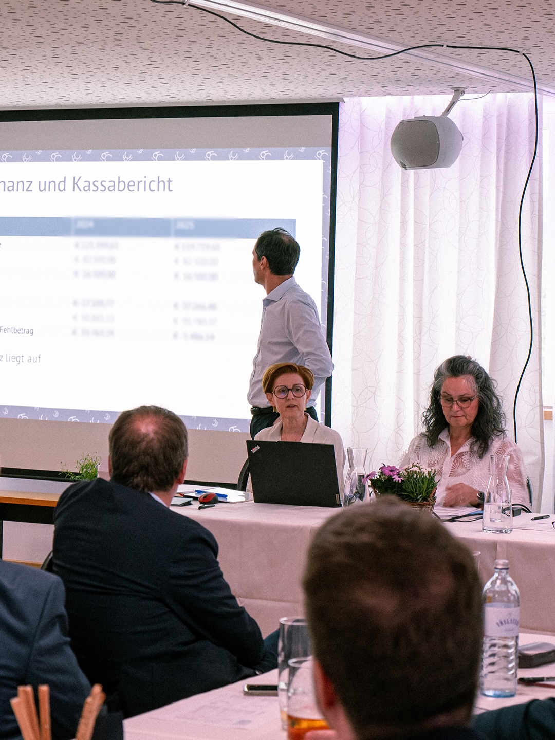 Gestern fand unsere Jahreshauptversammlung in der @tanzschulehieble statt. Gemeinsam ließen wir das vergangene Jahr Revue passieren, begrüßten unsere neuen Mitglieder und blickten voller Vorfreude auf die kommenden Monate.
Seit mittlerweile 60 Jahren steht inside Dornbirn für einen starken Handel und eine lebendige Innenstadt – und genau dafür setzen wir uns auch weiterhin mit voller Leidenschaft ein.