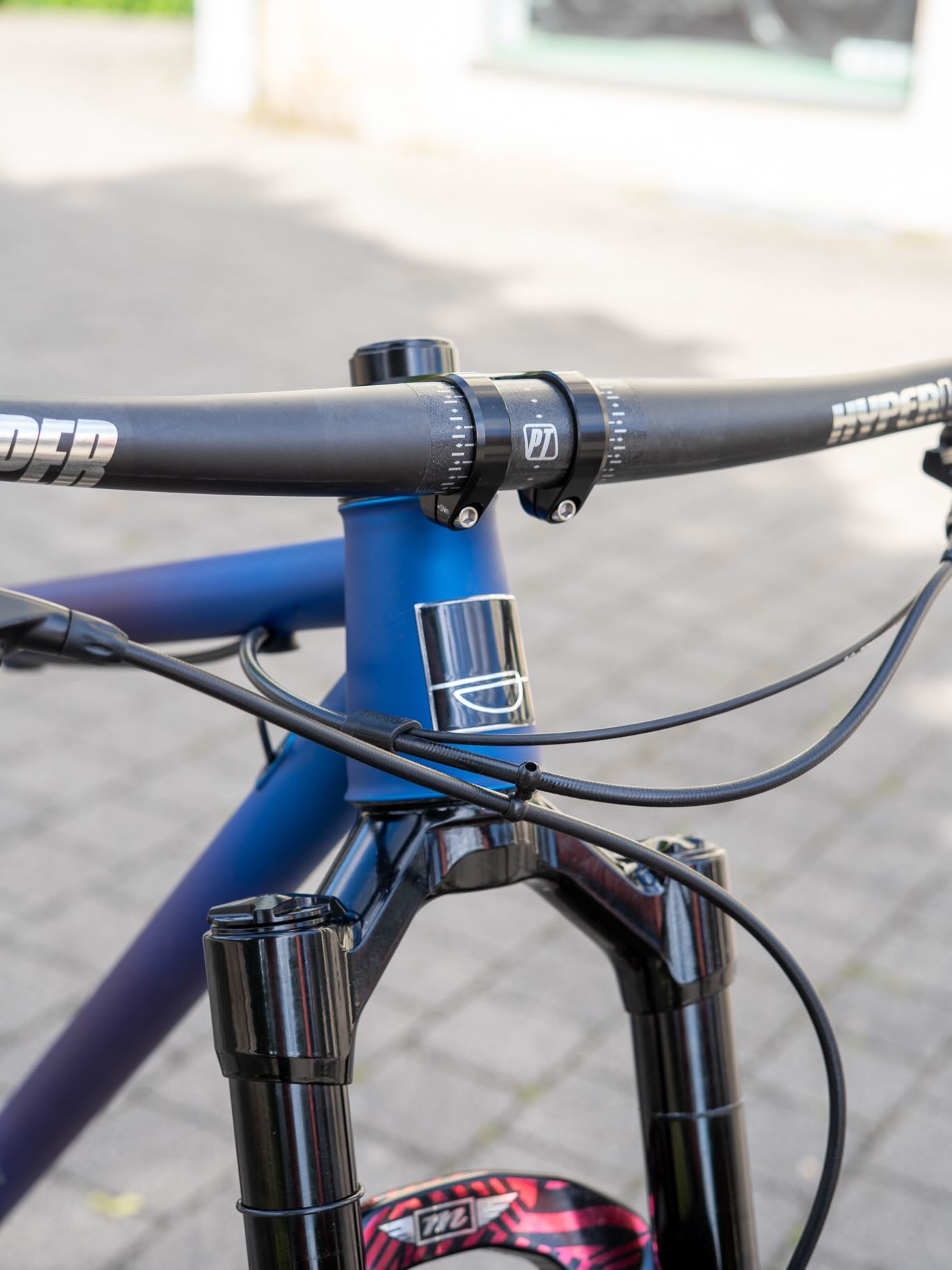 ☀️ Morgen fällt der Startschuss zum @mtbmarathondresden — und die Bedingungen könnten kaum besser sein!
Bestes Wetter, schnelle Strecken und jede Menge spannendes Material am Start. 👀
Die eigentliche Frage:
Wer von euch wird morgen einem der noch seltenen 32“ Bikes hinterher — oder vielleicht sogar vorausfahren? 😄
Vorsprung durch Reifengröße?
Oder doch Nachteil im technischen Geläuf? 🤔
Wir sind gespannt, wie sich die Big Wheels schlagen werden! 👇🔥
#mtbmarathon #dresden #mtb #bikepointdresden #32inch