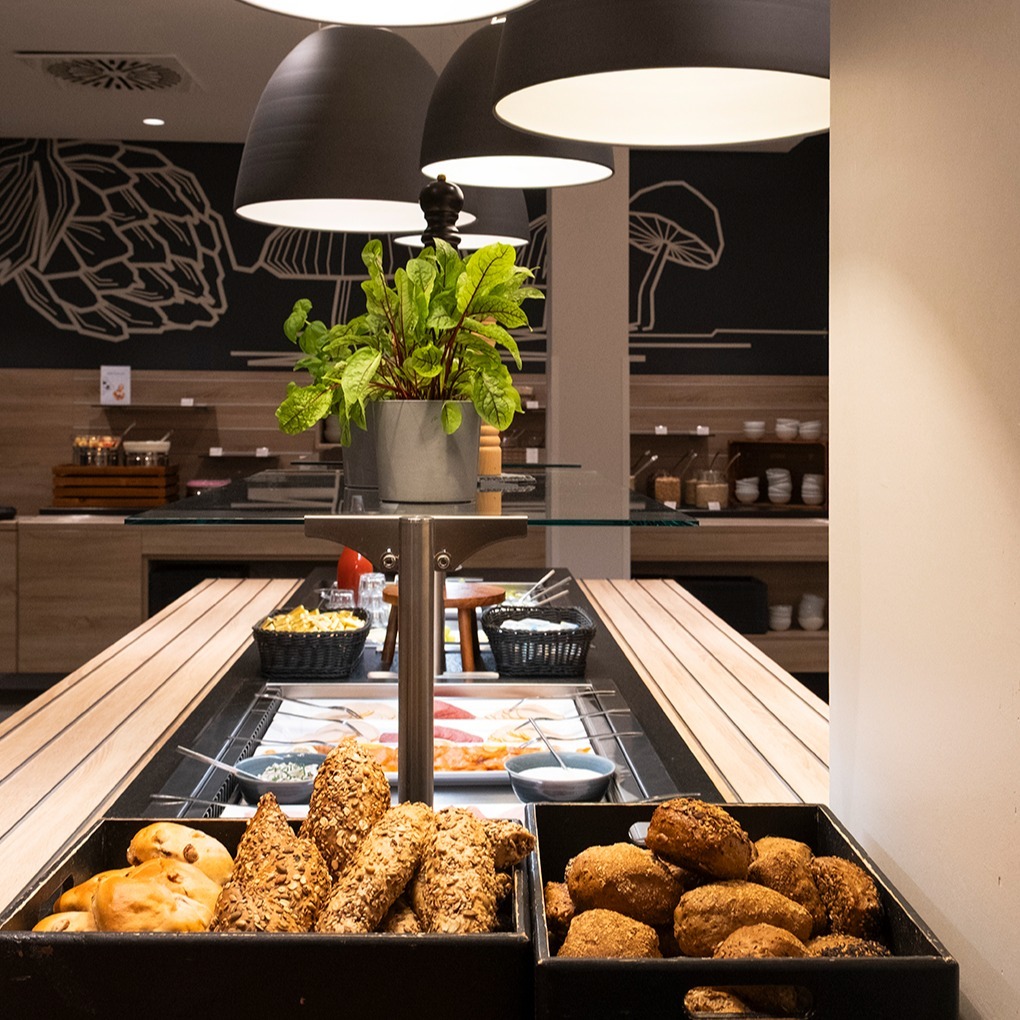 Simplify your life & starte mit unserem reichhaltigen Frühstücksbuffet in unserer EATERY?