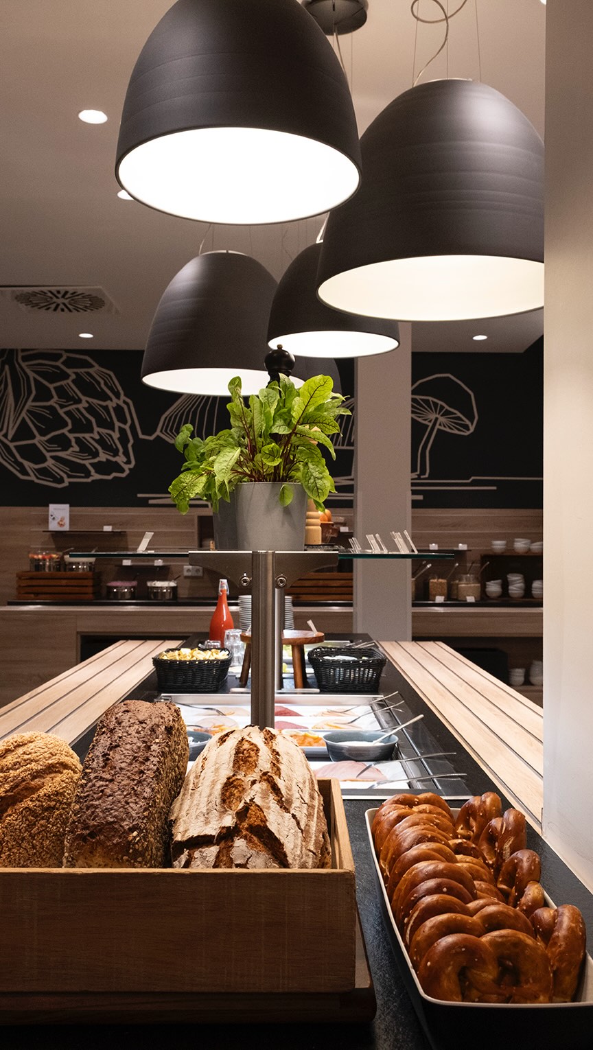 Stell dir vor: Aufwachen und kein Stress mit Einkaufen oder Kochen ?
Klingt verlockend? Dann ab in die EATERY! Hier erwarten dich frischer Kaffee, leckere Brötchen, Obst, Müsli und noch ganz viel mehr.
Alles nach dem Motto SIMPLIFY YOUR BREAKFAST ?
Also komm vorbei und starte entspannt in den Tag! Wir freuen uns auf dich ?