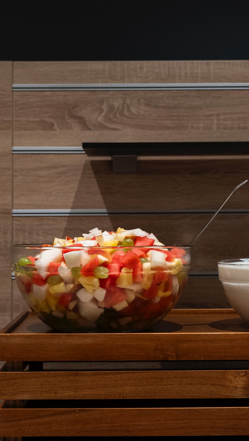 Ein starkes Frühstück macht den Unterschied ?
… und genau dafür ist unser Restaurabt EATERY die perfekte Anlaufstelle. Hier erwartet dich ein leckeres Frühstück mit allem, was du brauchst:
☀️ knusprige Backwaren
☀️ diverse Aufschnitte & Aufstriche
☀️ frisches Obst & verschiedene Joghurt-Optionen
☀️ Kaffee, Tee & Säfte
Also auf in die EATERY & energiegeladen in den Tag starten!
