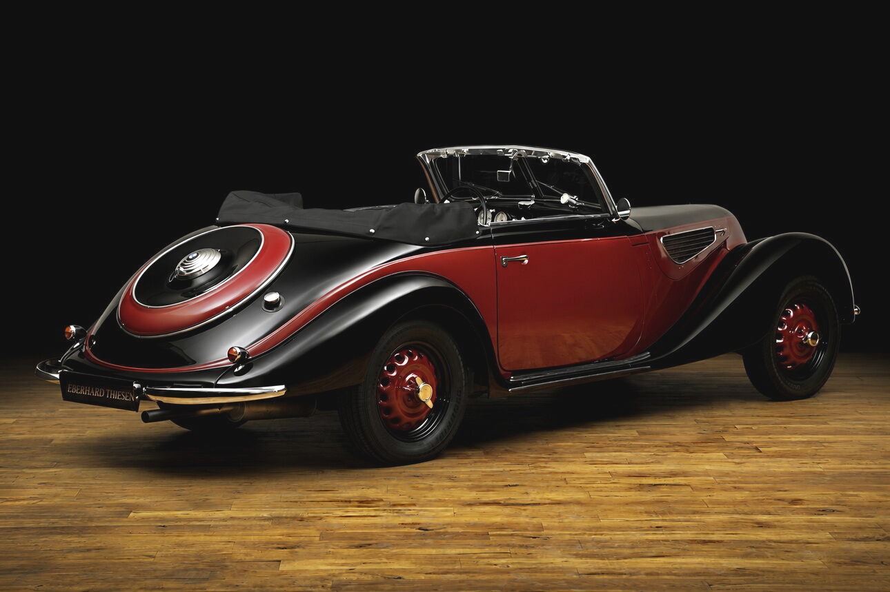 BAVARIAN BEAUTY. The BMW 327/28 was a true milestone for the brand. Its beautiful design features all the stylistic features commonly associated with larger cars of that era: a long bonnet, curved wings, a split windscreen and an elegant, dynamically sloping rear end with an integrated spare wheel as well as trim panels (‘spats’) on the rear wheel arches. This was combined with the brilliant inline-six-cylinder from the 328 Roadster, which had achieved glory in motor racing. With a light-alloy cylinder head, V-shaped overhead valves and a triple-carburettor system its 80 hp provided a performance that was exceptional for its class.
Our 1938 Cabriolet example shows a stylish, contemporary two-tone paintwork in black and dark red, with a black leather interior with red piping. With the early ownership history is documented up to 1965 the motor car received a ‘frame-off’ restoration of the highest quality by a renowned specialist in pre-war BMWs in Germany a few years ago. Nice details are the steel rims with centre-locking. The engine runs smoothly with a rich, sonorous six-cylinder sound and the gearbox is fully synchronised. This BMW 327/28 Cabriolet is very easy to drive providing a carefree driving pleasure !
#bmw #classicbmw #vintagebmw #bmw32728 #bmw327 #classicdriver #classiccars #carphotography #classiccartrader #drivetastefully #carpassion