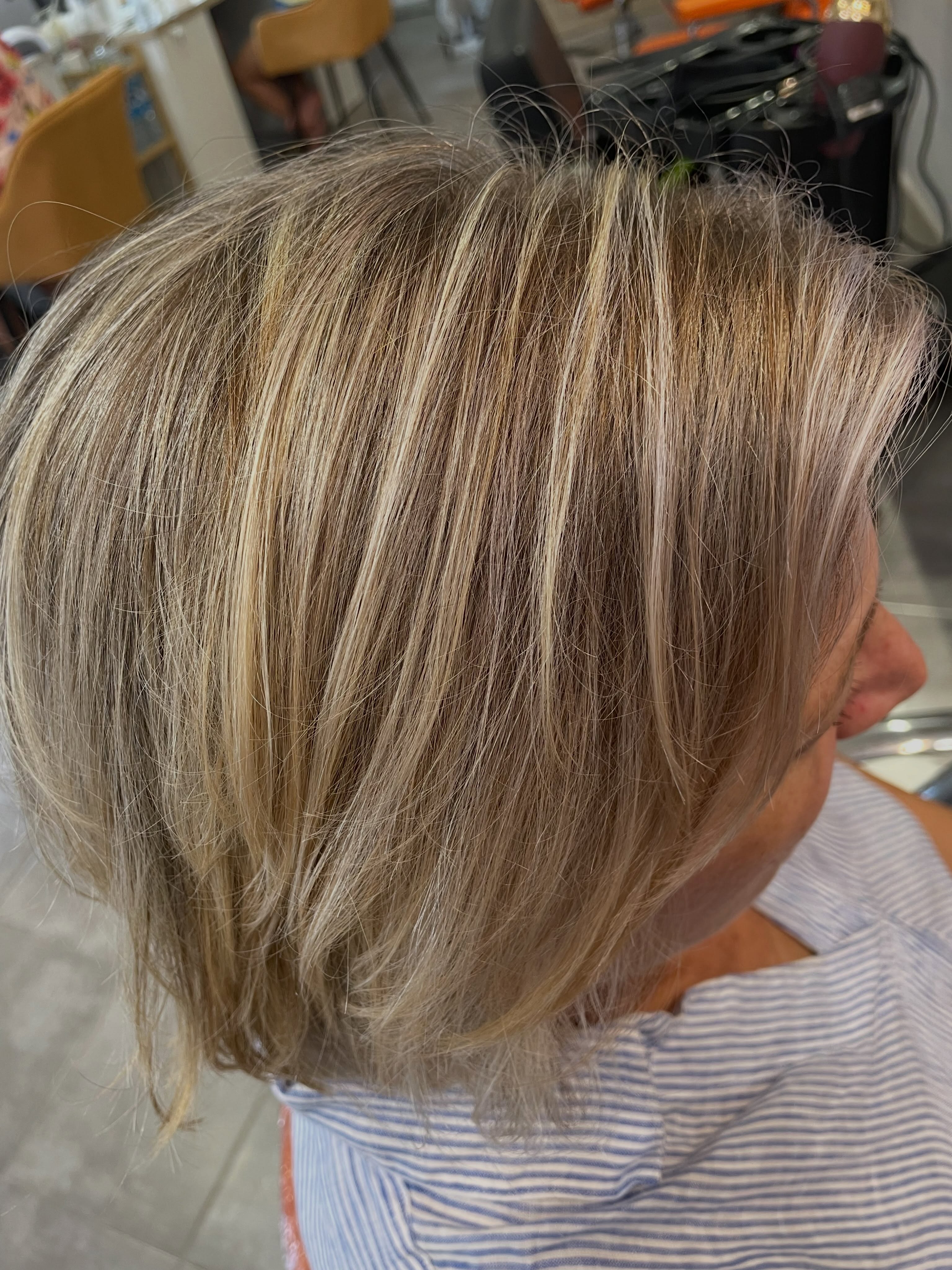 ✨ Rubios con dimensión, luz y movimiento. ✨
Un balayage suave y natural que aporta brillo, profundidad y un acabado elegante, perfecto para quienes buscan un look luminoso y de bajo mantenimiento. ?
Cada trabajo es personalizado para resaltar la belleza natural de tu cabello y lograr un resultado que se adapte a tu estilo.
¿Lista para renovar tu imagen? ¡Agenda tu cita y déjanos cuidar de tu melena! ✨
? Reserva tu turno por mensaje directo o WhatsApp.
#Balayage #RubioPerfecto #HairGoals #CabelloRubio #Mechas BlondeHair HairColor HairTransformation Peluquería BeautySalon CabelloSaludable CambioDeLook Estilista BalayageHighlights HairInspiration