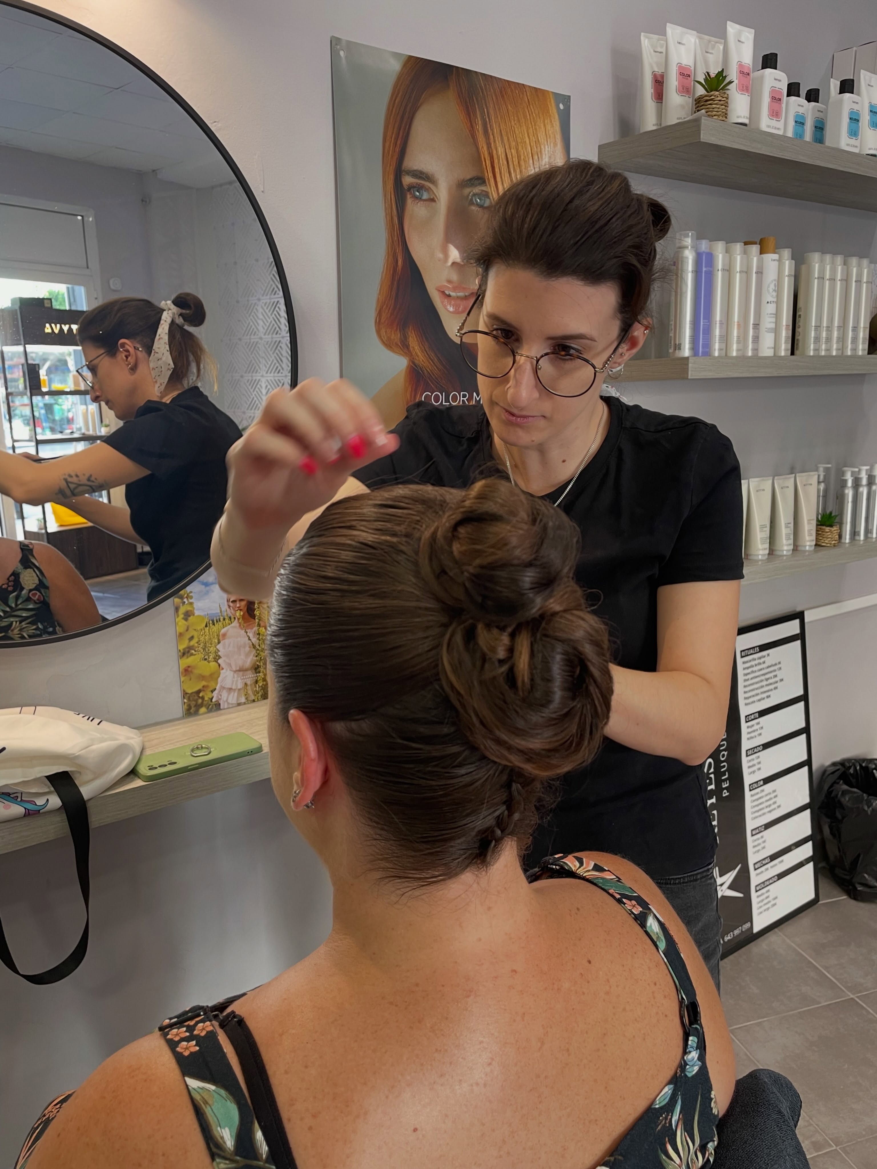 ✨ MAQUILLAJE PROFESIONAL EN REYES AGUT PELUQUERÍA ✨
En Reyes Agut Peluquería hacemos realidad el maquillaje que imaginas ?✨
Ofrecemos todo tipo de maquillajes profesionales, adaptados a tu estilo y a cada ocasión:
? Maquillaje para eventos
? Maquillaje para novias
? Maquillaje para fiestas y celebraciones
? Maquillaje para sesiones de fotos
✨ Maquillajes personalizados
Nos encargamos de realzar tu belleza y conseguir un resultado que te haga sentir guapa, cómoda y tú misma. ?
? Reserva tu cita y déjate mimar por nuestro equipo.
#ReyesAgutPeluquería #MaquillajeProfesional #Maquillaje #Makeup #MaquillajeNovias MaquillajeEventos Beauty Peluquería Belleza