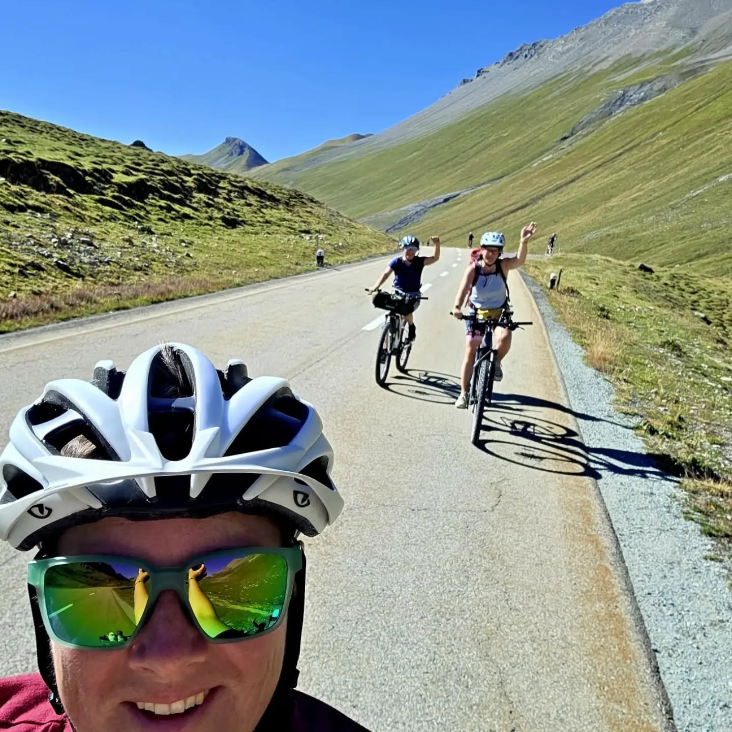 Schutzbegleitung on tour
*
Tag 2: Start La Punt / Ziel Bergün-Filisur
Ein weiterer schönen Velotour-Tag unter dem Motto "NRNF". Nach einem wunderbaren Frühstück gings voller Elan über den Albulapass. Wir sind schon ein bisschen stolz auf uns 😉.
Danke @melzai und @sybille.domenig für das abenteur-LUSTIGES Erlebnis.
#schutzbegleitung #mentalhealth #velotour #nostress #friendship