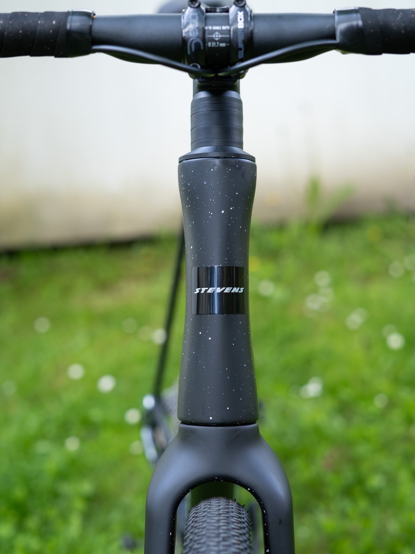 🚀 Camino RS Pro AXS – aber wofür steht eigentlich das „RS“? 👀
A) Really Sexy 😏
B) Race Sport 🏁
C) Rough Stuff 🪨
Na, wer weiß es? 👇
Die Auflösung gibt’s im nächsten Slide! 🔥
#stevens #stevensbikes #caminors #caminorsproaxs #bikepointdresden