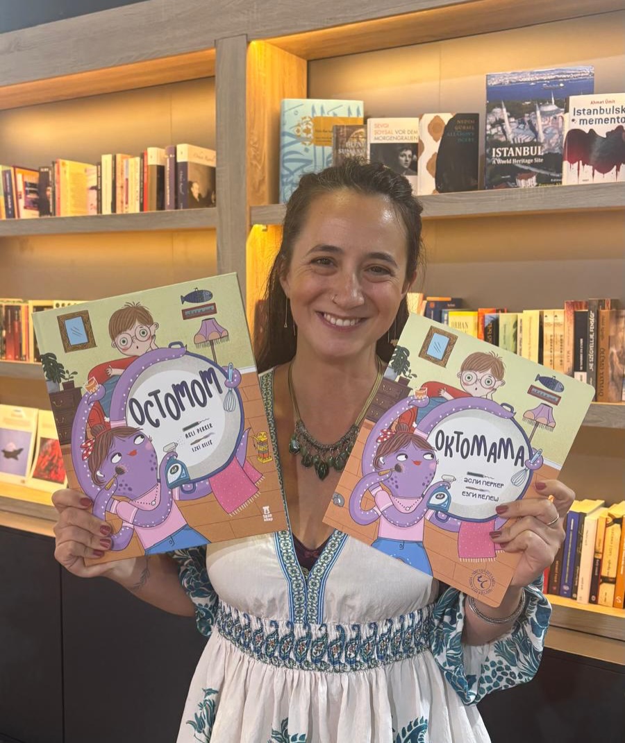 Stories know no borders! Excited for our books to find their way into the hands and hearts of children worldwide. 🌎❤️
#buchmesse #frankfurtbookfair #theblackcatagency #worldkidlit